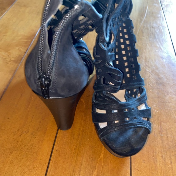 Cut out platform black wedges. Easy to walk in. Comfy. - Picture 8 of 9